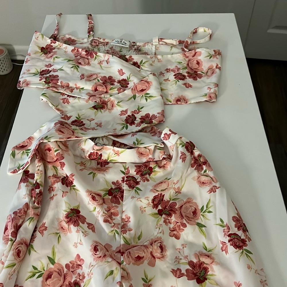 Two piece rose print crop top pant set